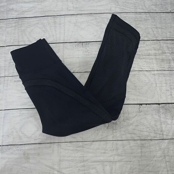 Lululemon Revitalize Crop (21") Leggings Mesh Inserts sz 2 Athletic Athleisure - Picture 1 of 7
